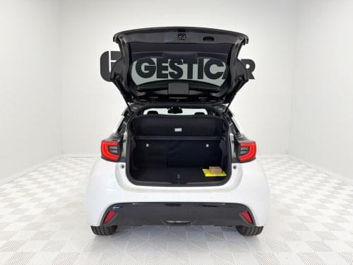 TOYOTA YARIS 1.5 120H STYLE 2024 de segunda mano