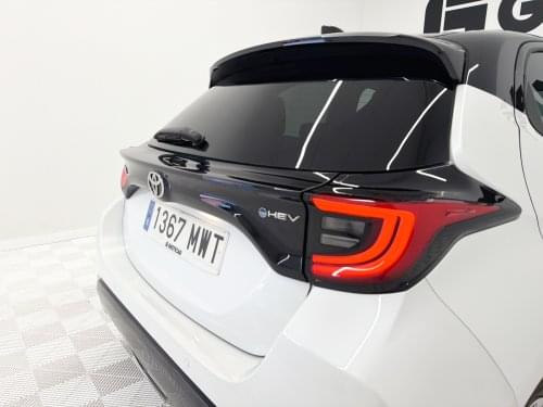 TOYOTA YARIS 1.5 120H STYLE 2024 de segunda mano