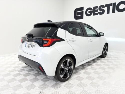 TOYOTA YARIS 1.5 120H STYLE 2024 de segunda mano