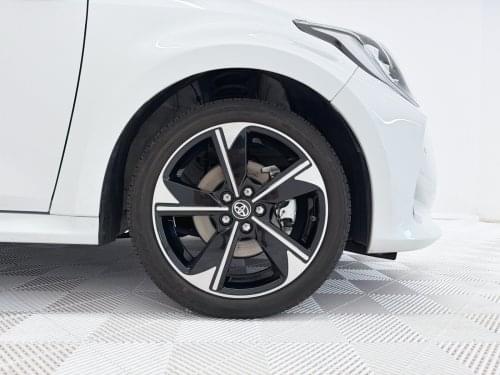 TOYOTA YARIS 1.5 120H STYLE 2024 de segunda mano
