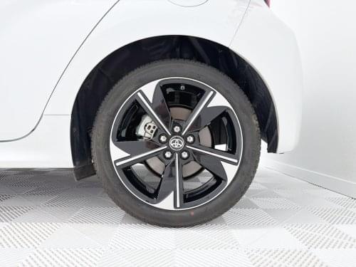 TOYOTA YARIS 1.5 120H STYLE 2024 de segunda mano