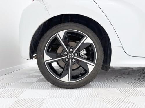 TOYOTA YARIS 1.5 120H STYLE 2024 de segunda mano