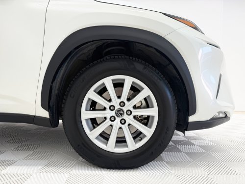 LEXUS NX 300h Business Navigation 2WD 145 kW (197 CV) 2019 de segunda mano
