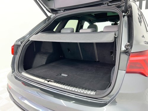 AUDI Q3 Black line 40 TDI quattro 147 kW (200 CV) S tronic 2022 de segunda mano
