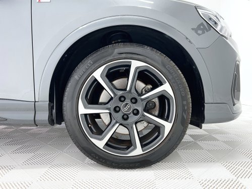 AUDI Q3 Black line 40 TDI quattro 147 kW (200 CV) S tronic 2022 de segunda mano