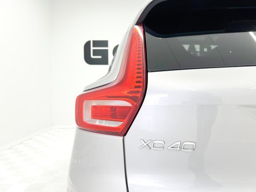 VOLVO XC40 B3 Gasolina Mild hybrid Plus Dark Auto 120 kW (163 CV) 2023 de segunda mano
