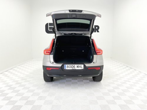 VOLVO XC40 B3 Gasolina Mild hybrid Plus Dark Auto 120 kW (163 CV) 2023 de segunda mano