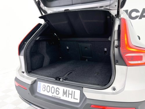 VOLVO XC40 B3 Gasolina Mild hybrid Plus Dark Auto 120 kW (163 CV) 2023 de segunda mano