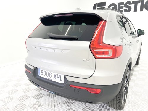VOLVO XC40 B3 Gasolina Mild hybrid Plus Dark Auto 120 kW (163 CV) 2023 de segunda mano