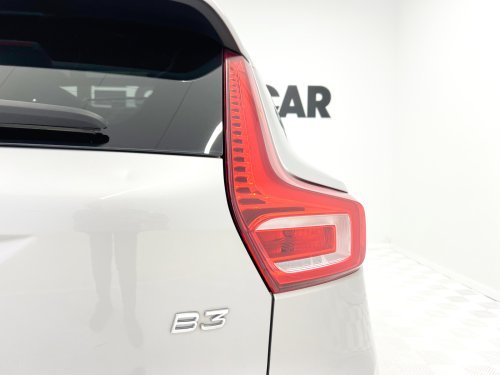 VOLVO XC40 B3 Gasolina Mild hybrid Plus Dark Auto 120 kW (163 CV) 2023 de segunda mano