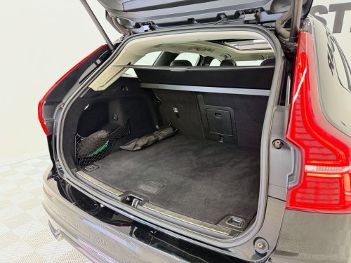 Comprar VOLVO XC60 T6 Recharge Plus Dark AWD Auto 257 kW (350 CV) 2022 de segunda mano VOLVO XC60 T6 Recharge Plus Dark AWD Auto 257 kW (350 CV) 2022 de segunda mano
