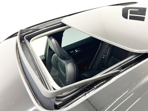 Comprar VOLVO XC60 T6 Recharge Plus Dark AWD Auto 257 kW (350 CV) 2022 de segunda mano VOLVO XC60 T6 Recharge Plus Dark AWD Auto 257 kW (350 CV) 2022 de segunda mano