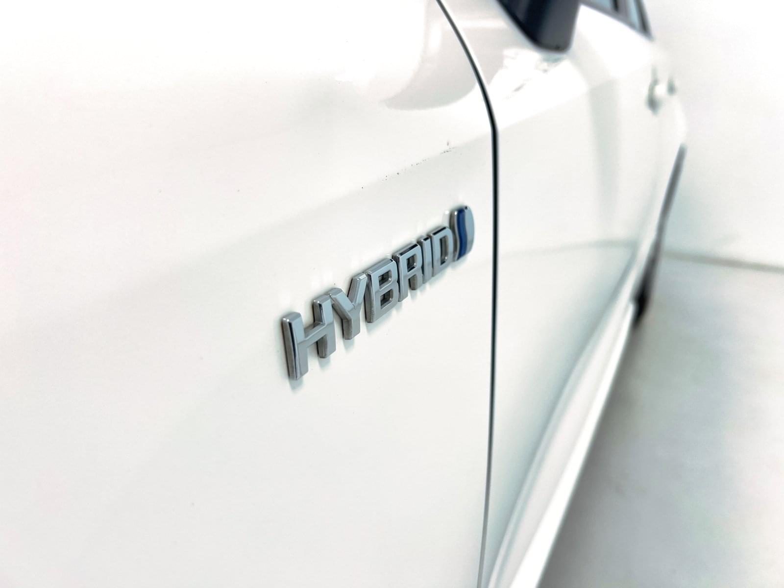 TOYOTA COROLLA 1.8 HYBRID BUSINESS PLUS E-CVT TOU SPORT 9 
