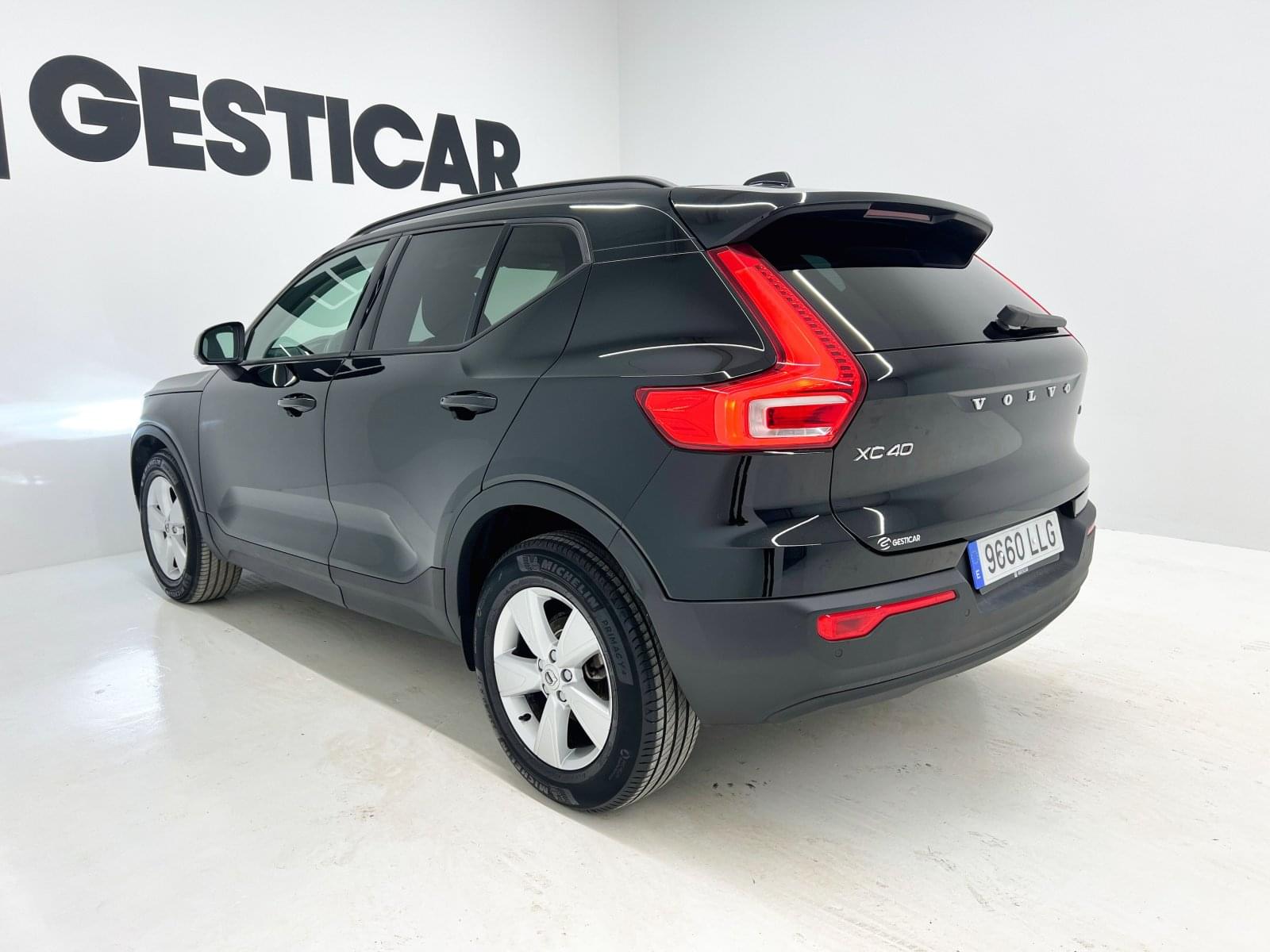 VOLVO XC40 T3 163CV 10 
