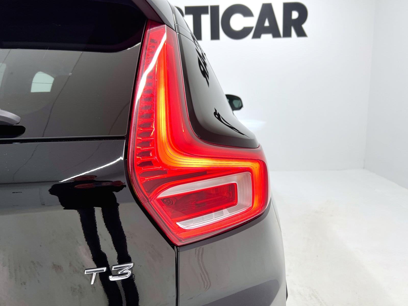 VOLVO XC40 T3 163CV 17 