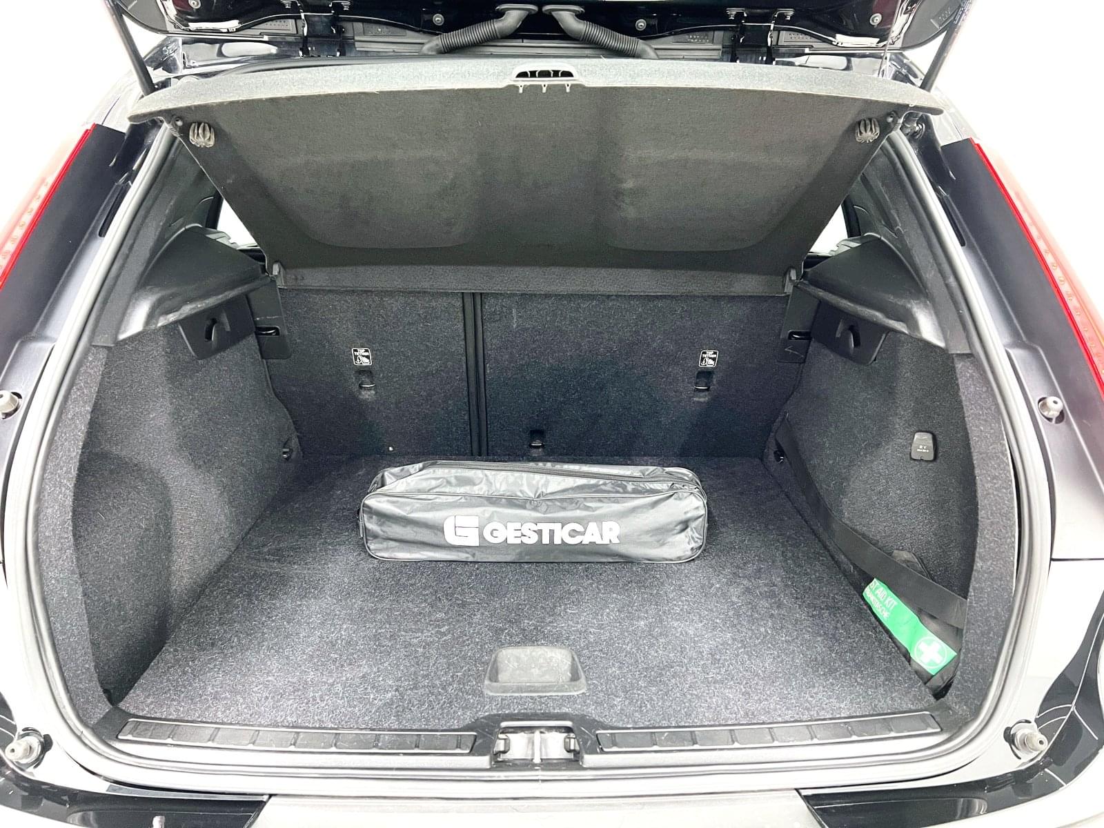 VOLVO XC40 T3 163CV 14 