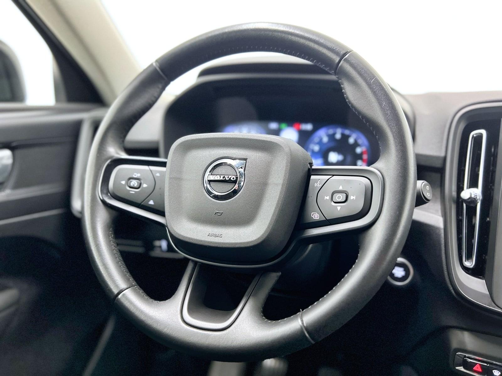 VOLVO XC40 T3 163CV 27 