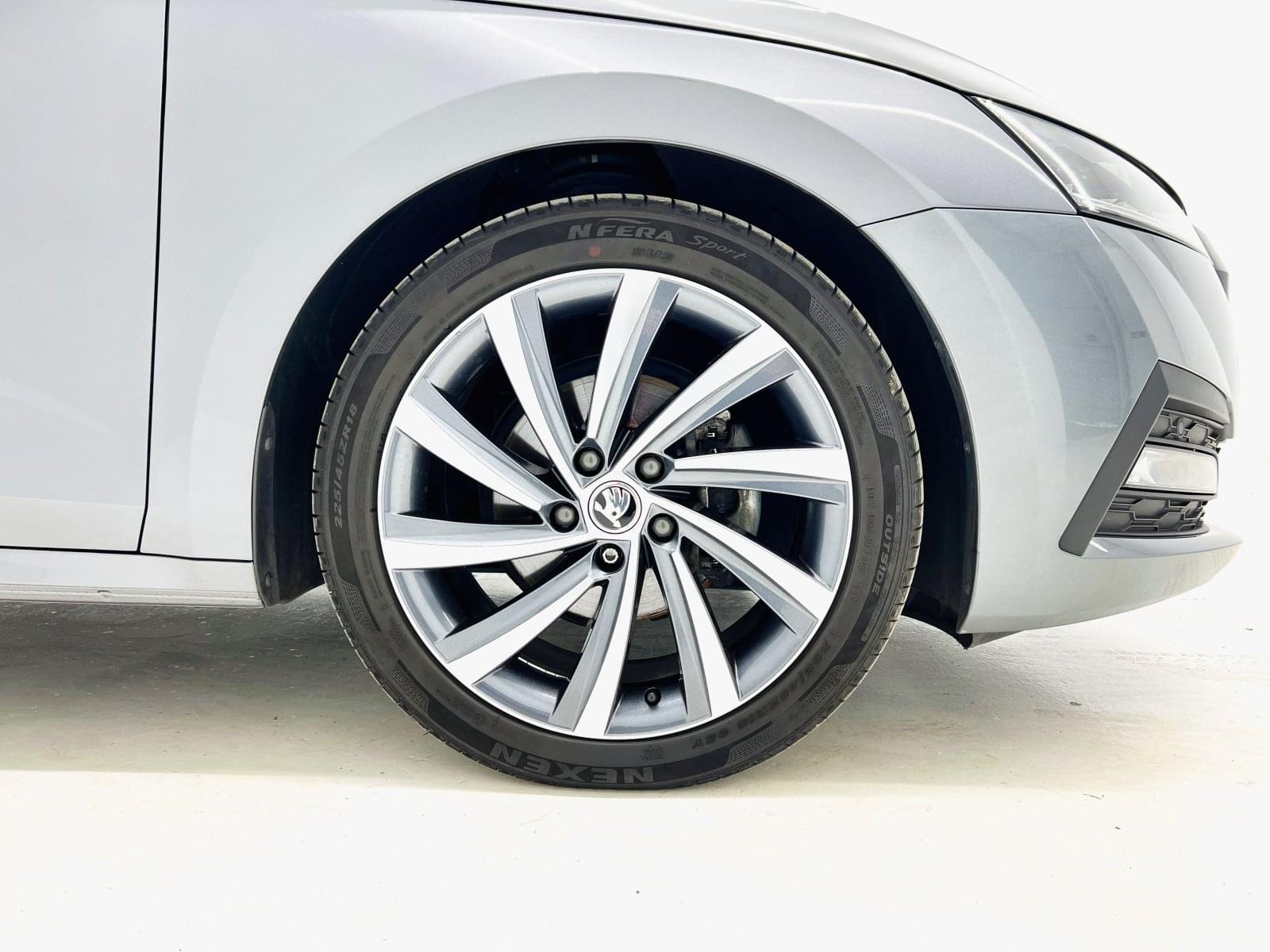 SKODA OCTAVIA 2.0TDI 150CV DSG SPORTLINE 19 