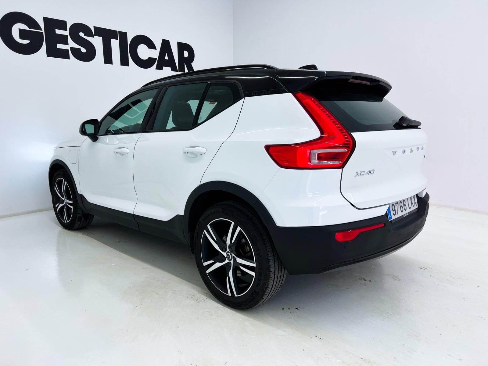 VOLVO XC40 1.5 T4 TWIN RECHARGE R-DESIGN AUTO 12 