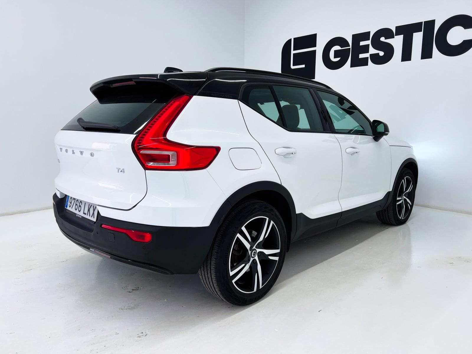 VOLVO XC40 1.5 T4 TWIN RECHARGE R-DESIGN AUTO 21 