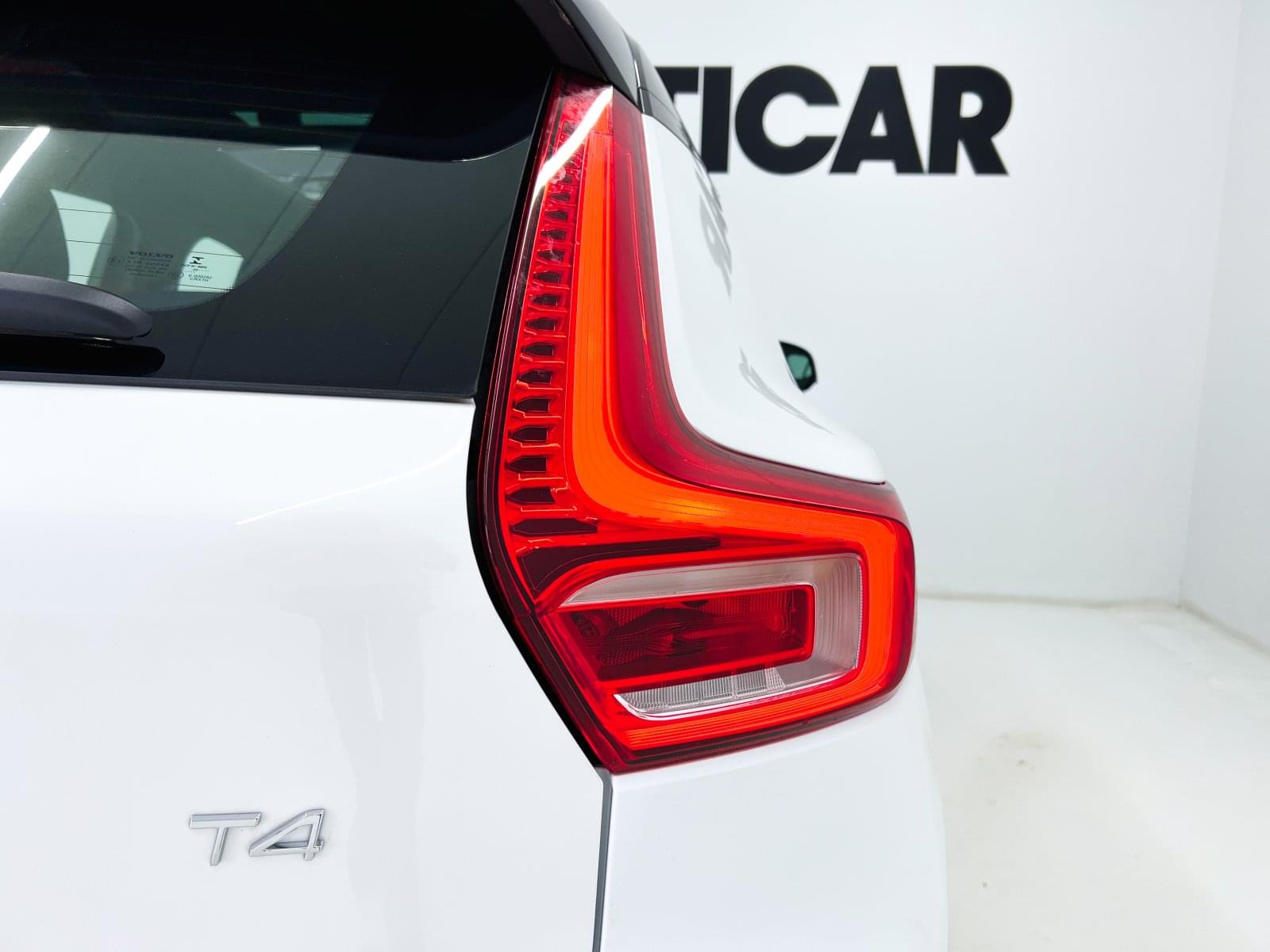 VOLVO XC40 1.5 T4 TWIN RECHARGE R-DESIGN AUTO 20 