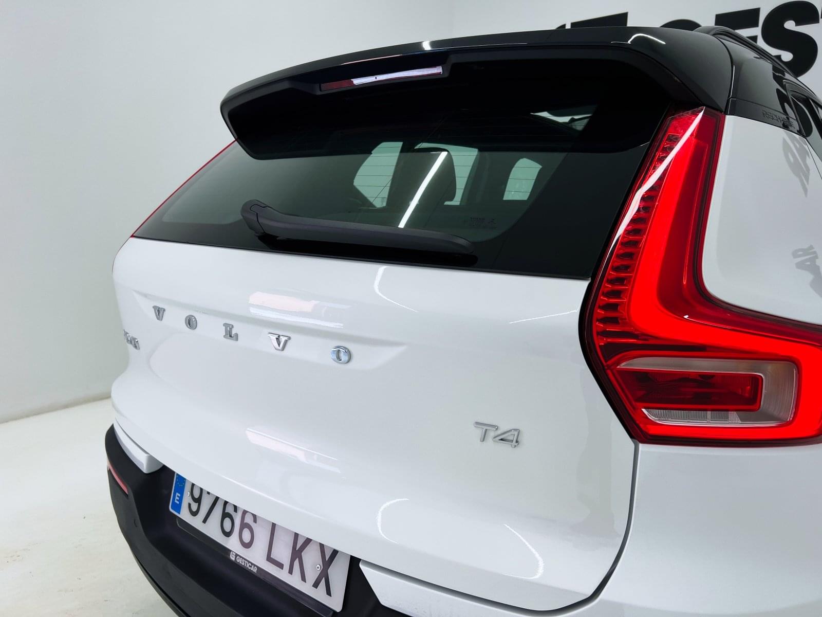 VOLVO XC40 1.5 T4 TWIN RECHARGE R-DESIGN AUTO 19 