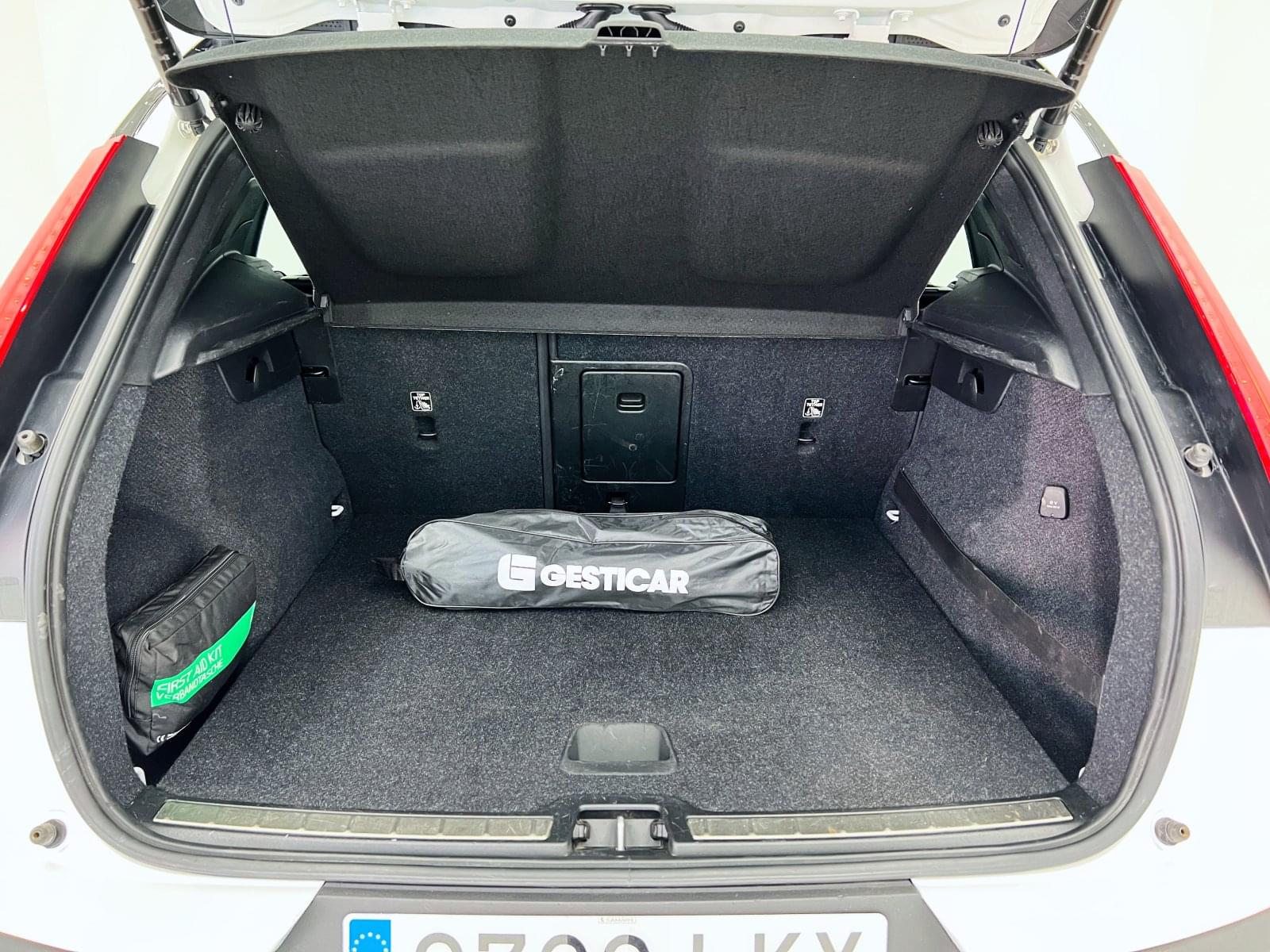 VOLVO XC40 1.5 T4 TWIN RECHARGE R-DESIGN AUTO 16 