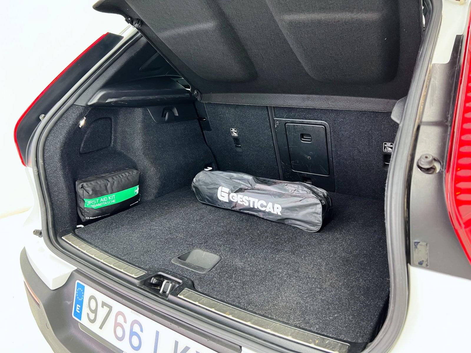 VOLVO XC40 1.5 T4 TWIN RECHARGE R-DESIGN AUTO 17 