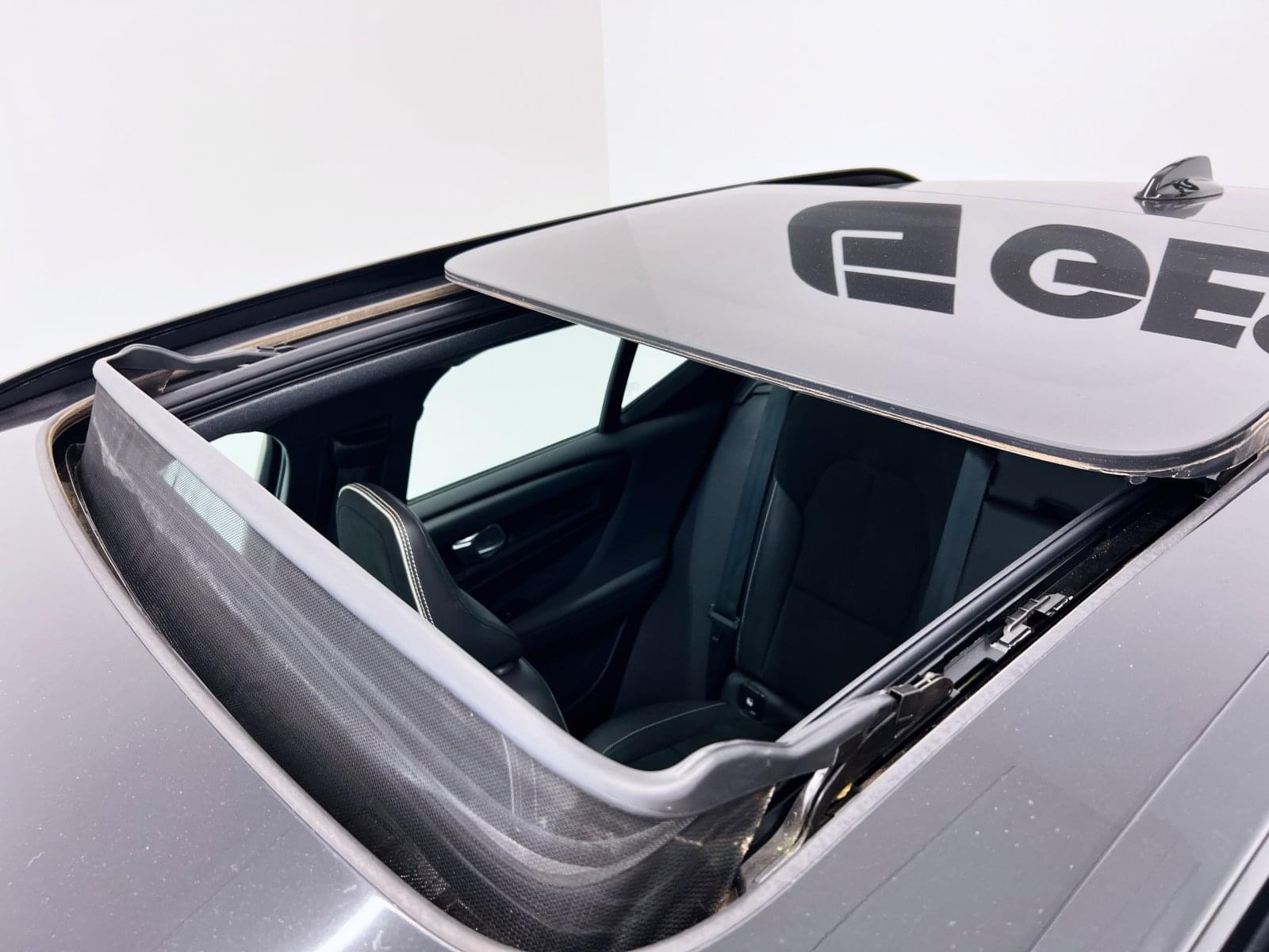 VOLVO XC40 1.5 T4 TWIN RECHARGE R-DESIGN AUTO 10 