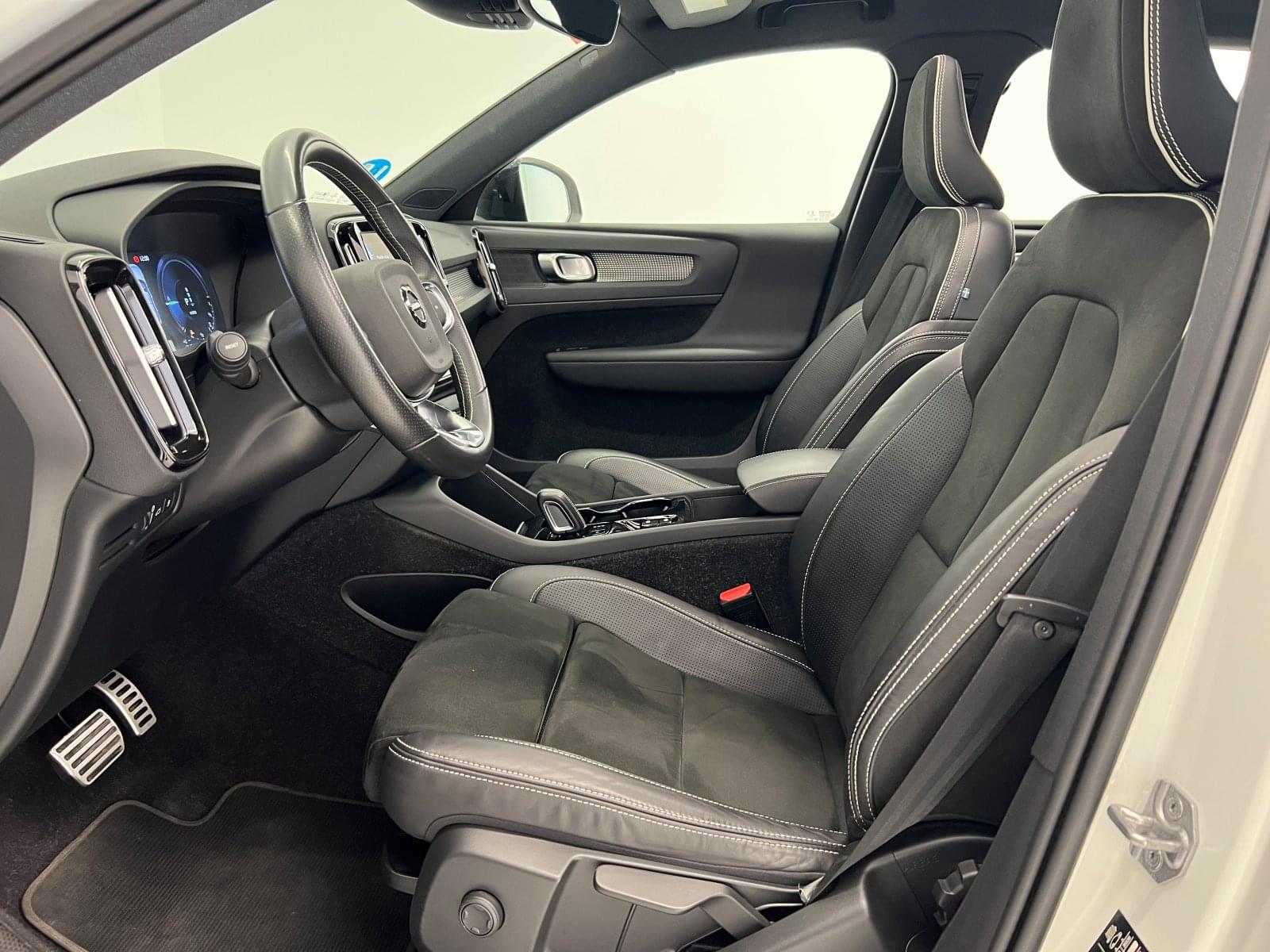 VOLVO XC40 1.5 T4 TWIN RECHARGE R-DESIGN AUTO 28 
