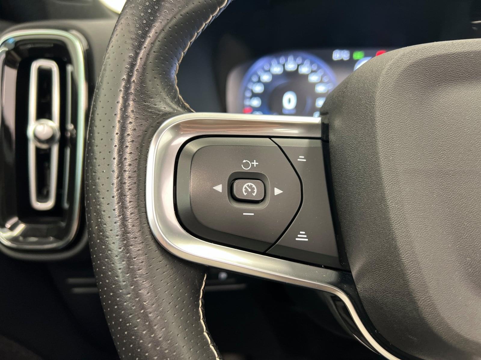 VOLVO XC40 1.5 T4 TWIN RECHARGE R-DESIGN AUTO 33 