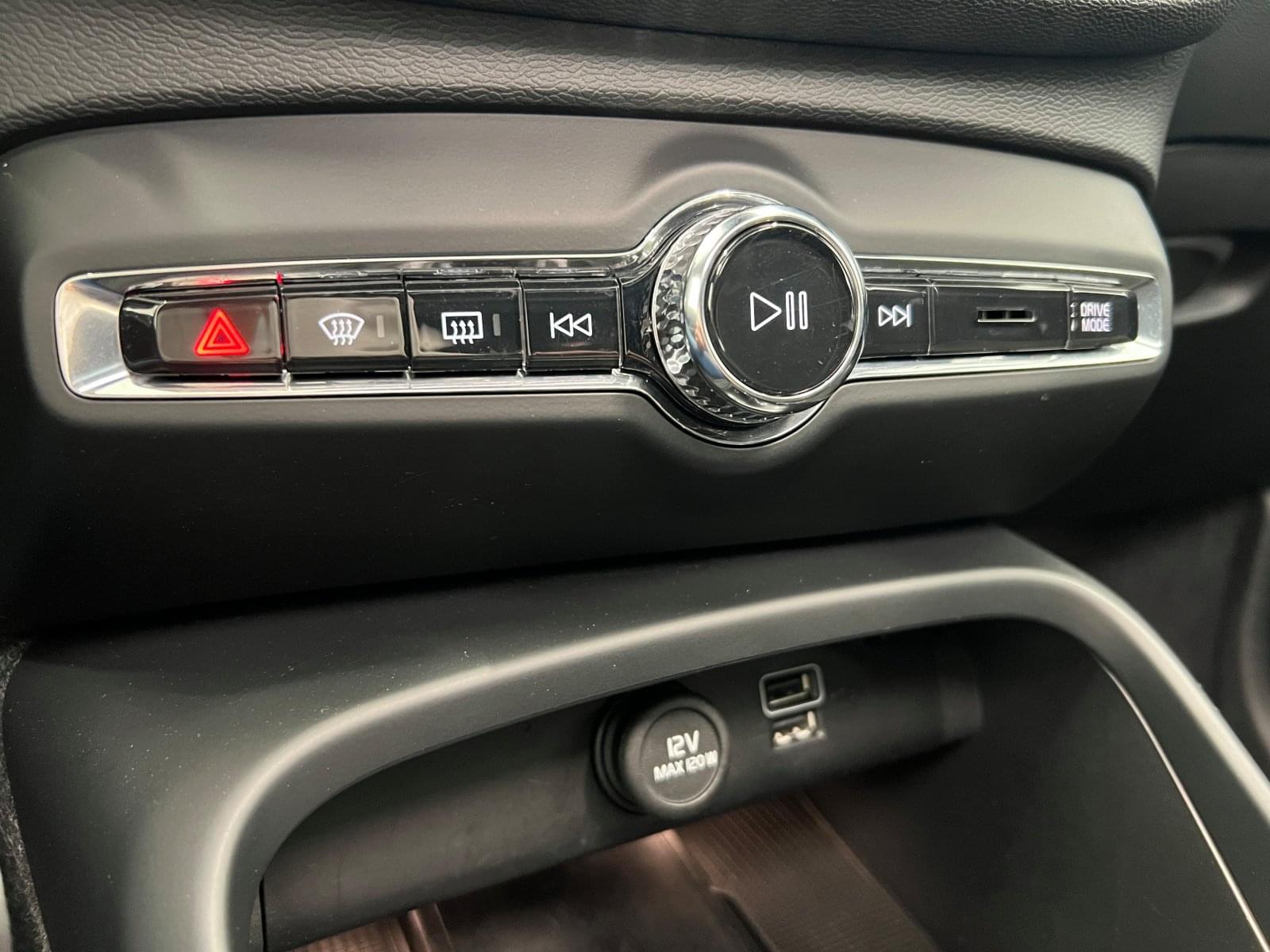 VOLVO XC40 1.5 T4 TWIN RECHARGE R-DESIGN AUTO 39 