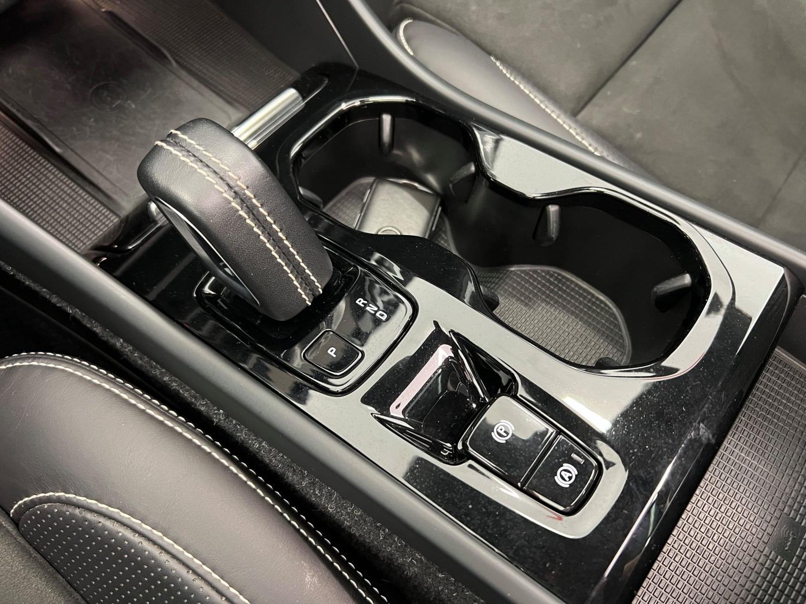 VOLVO XC40 1.5 T4 TWIN RECHARGE R-DESIGN AUTO 41 