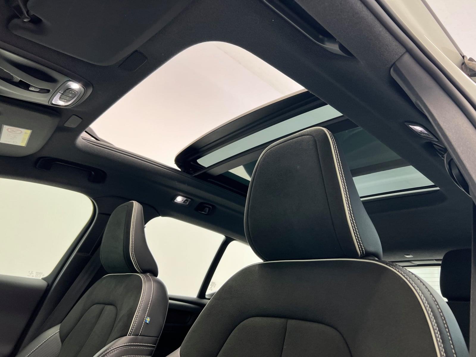VOLVO XC40 1.5 T4 TWIN RECHARGE R-DESIGN AUTO 29 