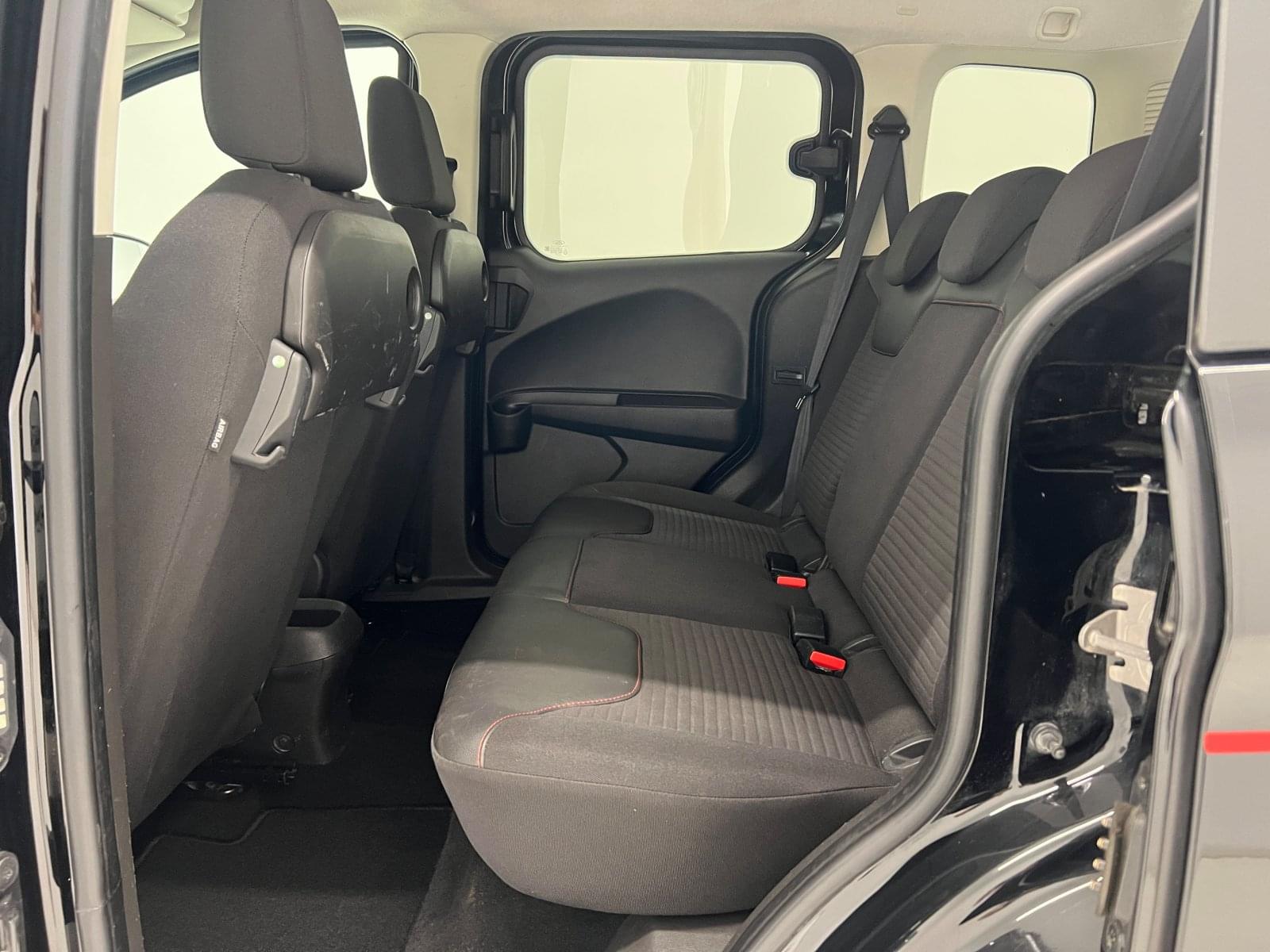 FORD TOURNEO COURIER 1.0 ECOBOOST. SPORT 37 