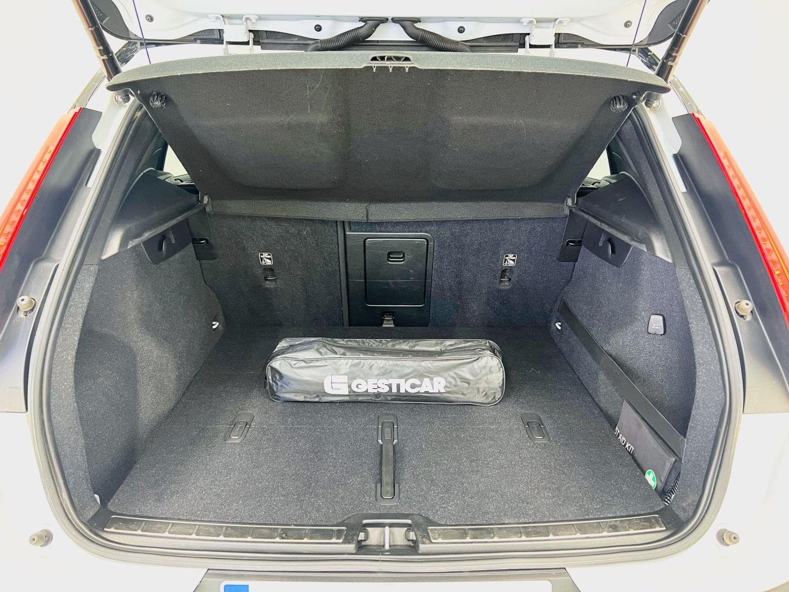 VOLVO XC40 R Design D3 150CV AT8 17 