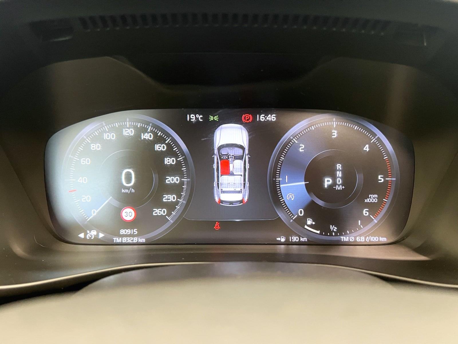 VOLVO XC40 R Design D3 150CV AT8 36 