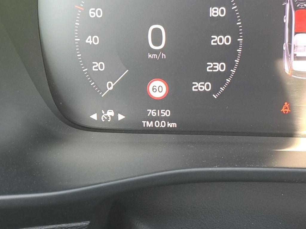 VOLVO XC40 1.5 T5 TWIN RECHARGE R-DESIGN AUTO 9 