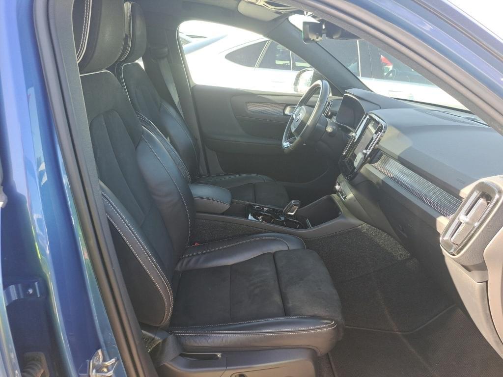VOLVO XC40 1.5 T5 TWIN RECHARGE R-DESIGN AUTO 12 