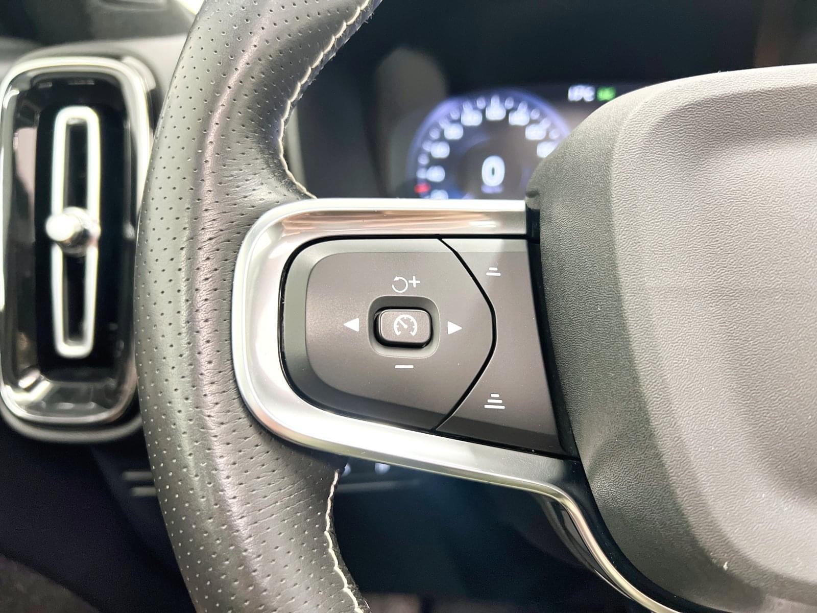 VOLVO XC40 1.5 T5 TWIN RECHARGE R-DESIGN AUTO 32 