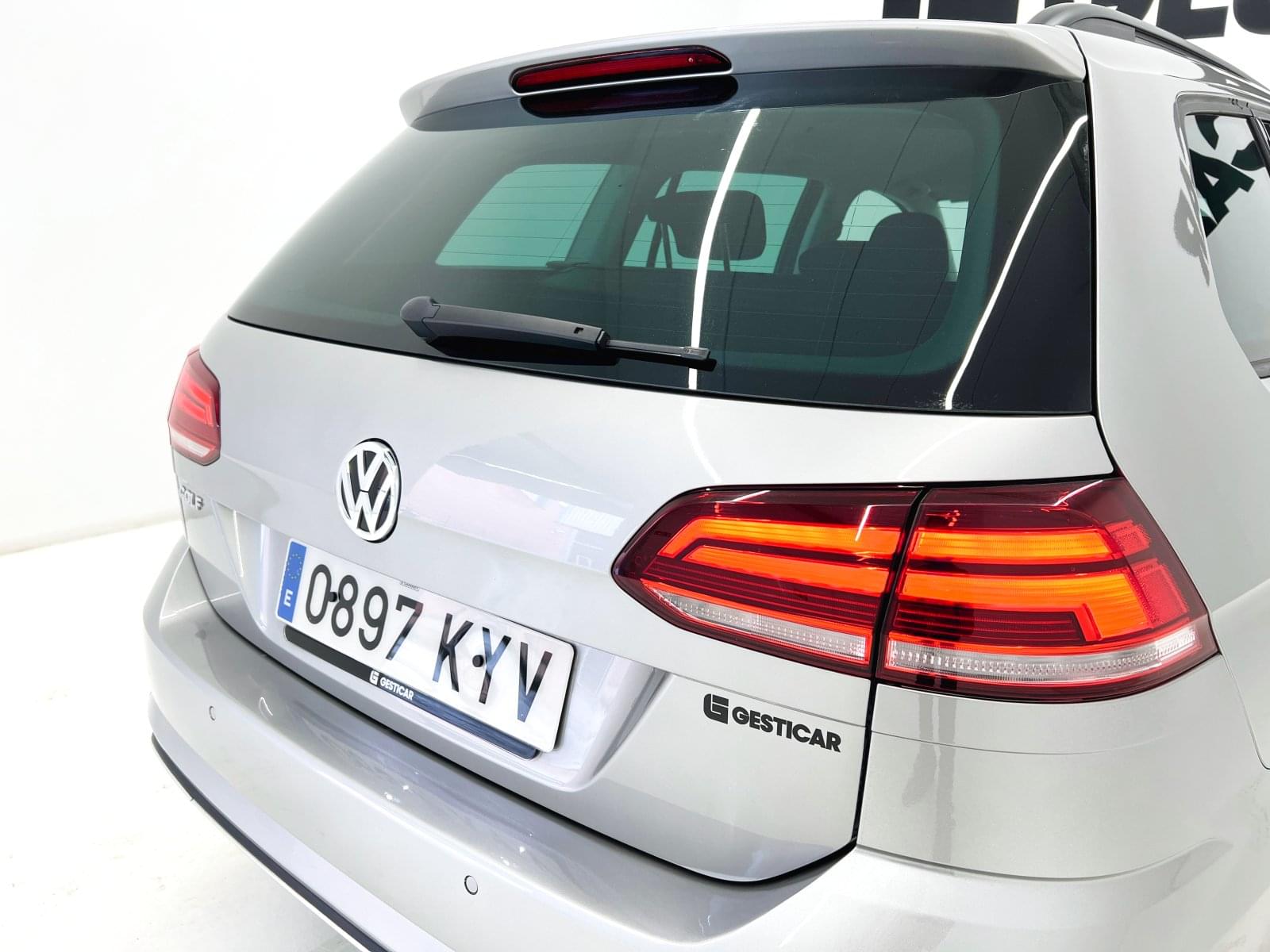 VOLKSWAGEN GOLF ADVANCE 2.0 TDI 150CV DSG VARIANT 17 