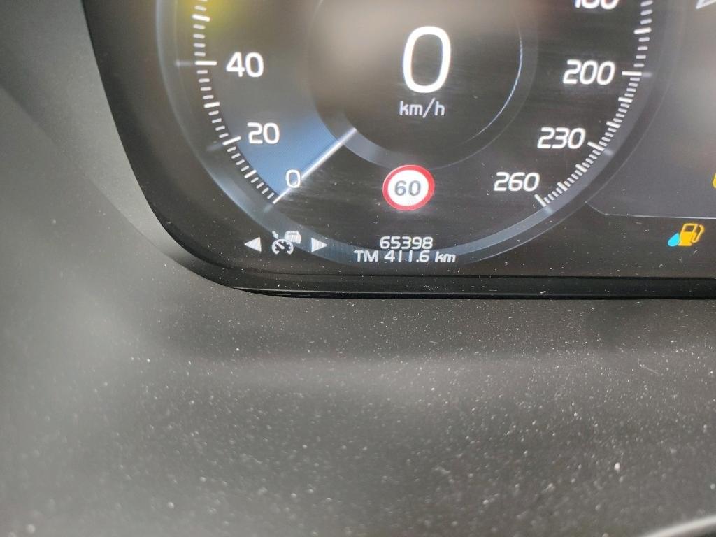 VOLVO XC60 R DESIGN AWD 2.0 B5 D 235CV 9 