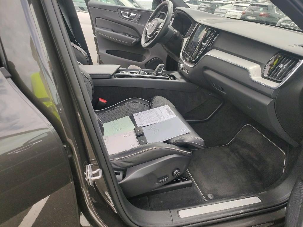 VOLVO XC60 R DESIGN AWD 2.0 B5 D 235CV 11 