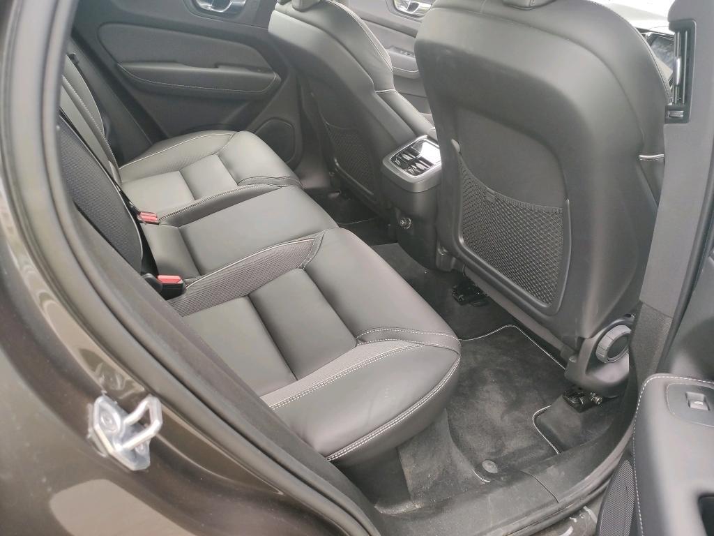 VOLVO XC60 R DESIGN AWD 2.0 B5 D 235CV 12 