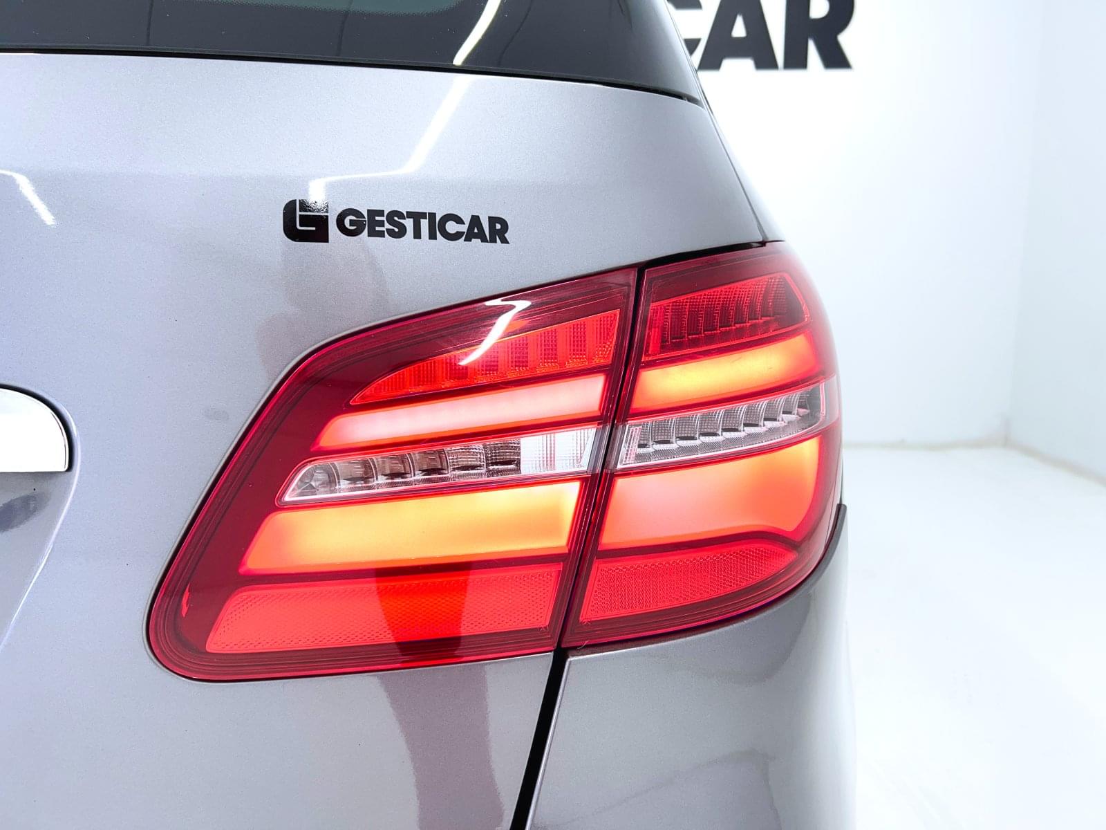MERCEDES CLASE B 200D 136CV AMG 18 