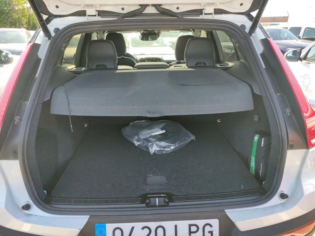 VOLVO XC40 1.5 T5 Twin Recharge R-Design Auto 4 