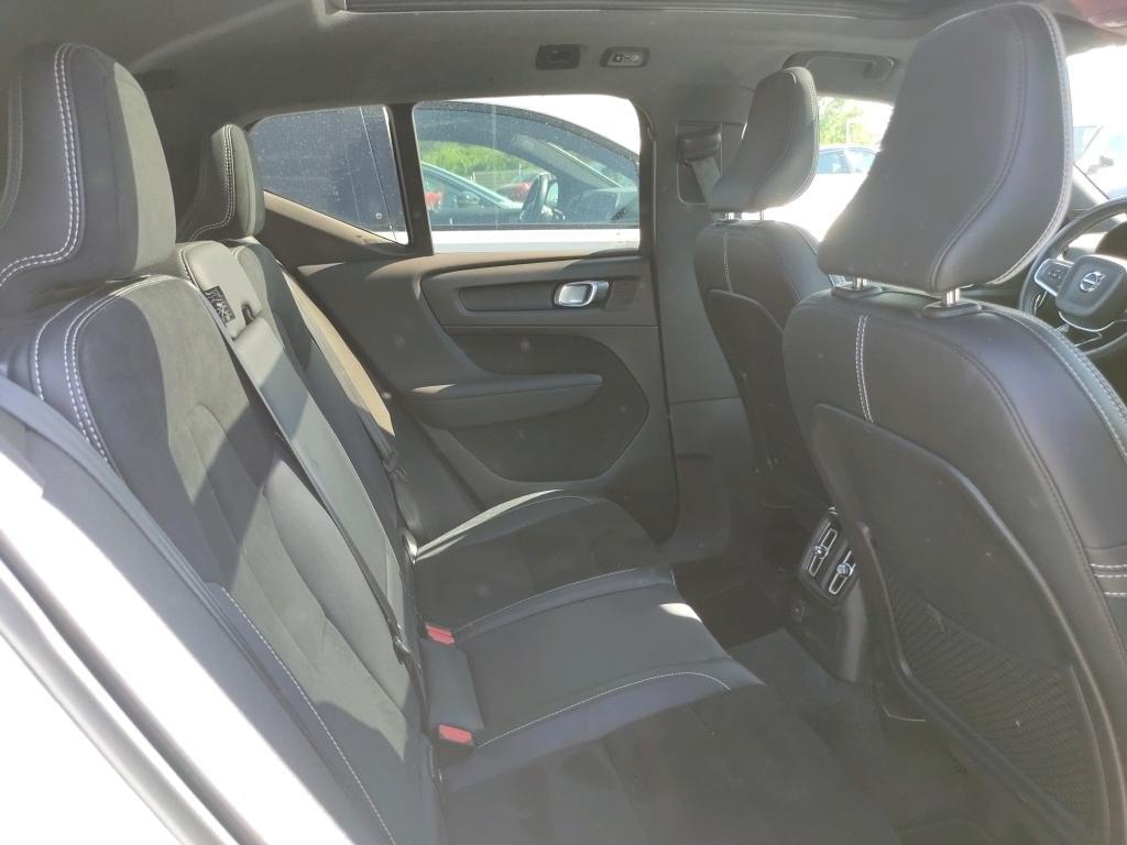 VOLVO XC40 1.5 T5 Twin Recharge R-Design Auto 10 