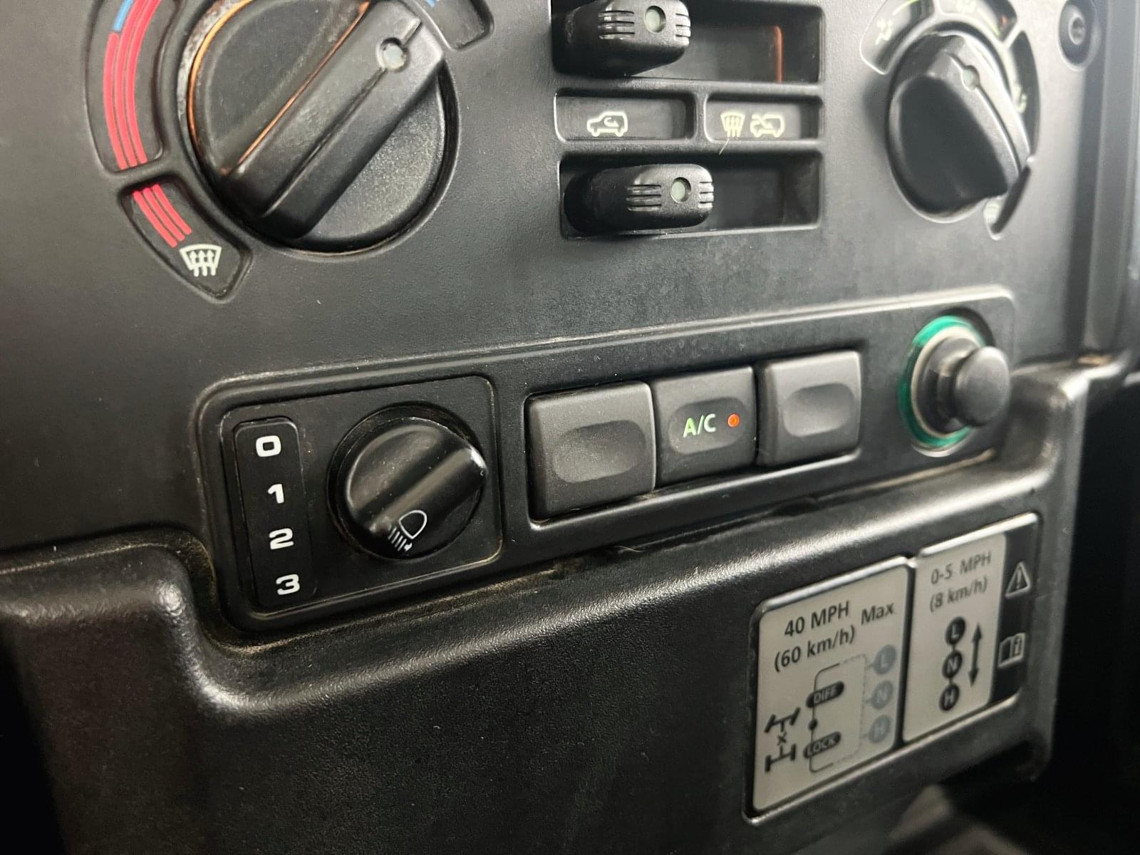 LAND ROVER DEFENDER 90 2.5TD5 SW SE 39 