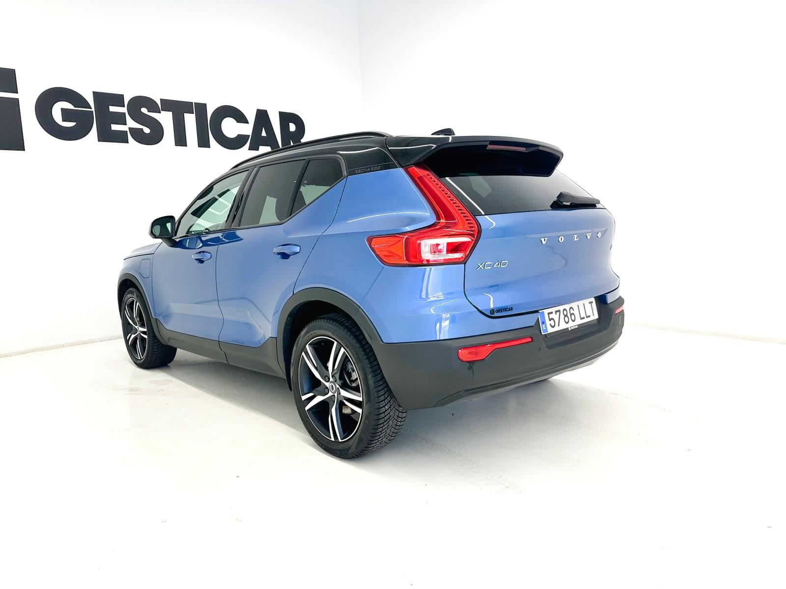 VOLVO XC40 1.5 T5 TWIN RECHARGE R-DESIGN EXP 262CV 8 