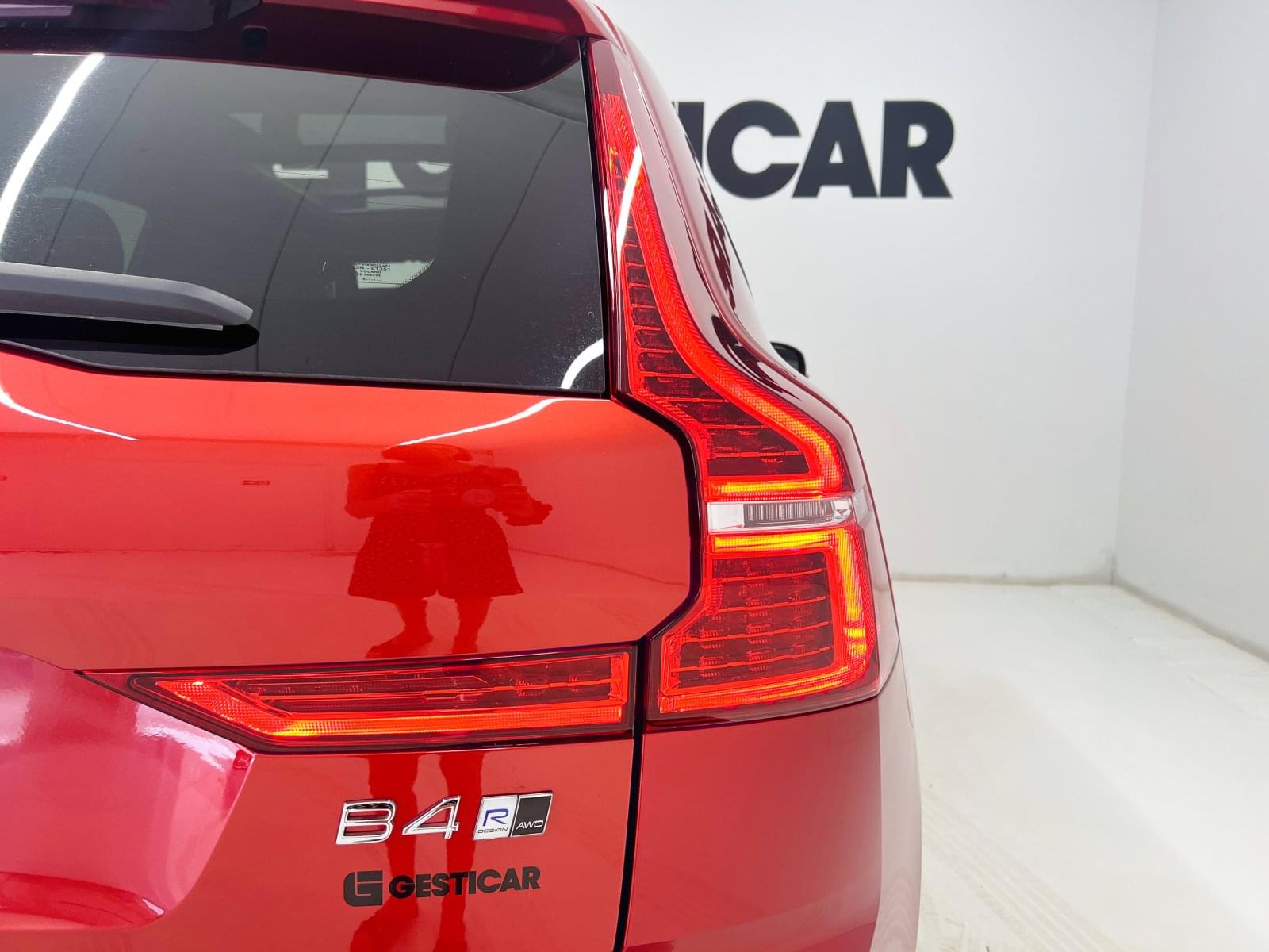 VOLVO XC60 R DESIGN AWD 2.0 B4 197CV 19 